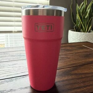 Yeti Coral Tumbler with Clear Lid